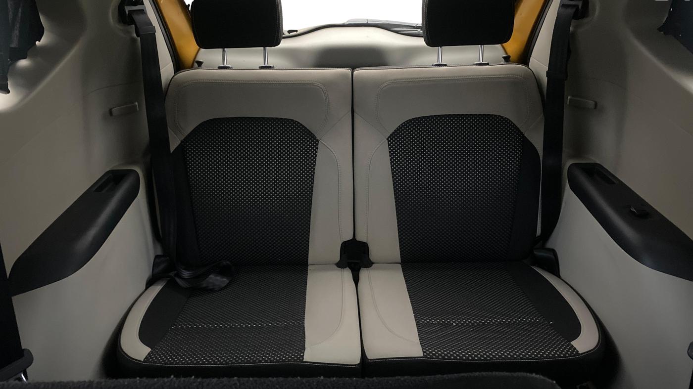 2021 Renault TRIBER RXZ AMT DUAL TONE, Petrol, Automatic, 43,473 km, Third Seat Row ( optional )
