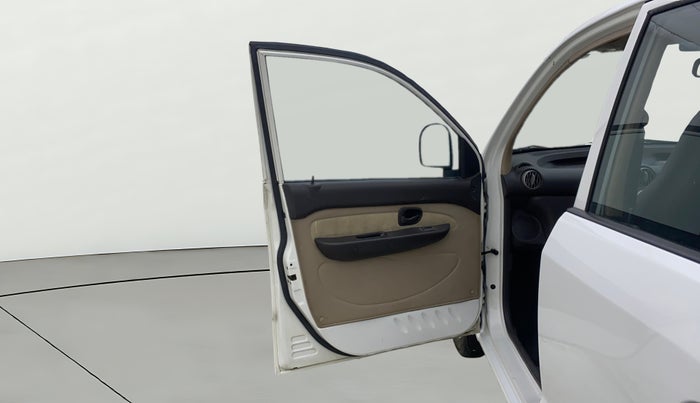 2014 Hyundai Santro Xing GL PLUS, Petrol, Manual, 82,109 km, LHS Front Door