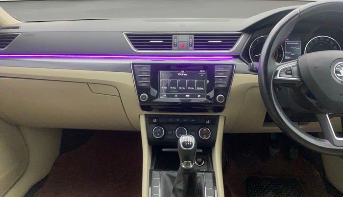 2016 Skoda Superb STYLE 1.8 TSI MT, Petrol, Manual, 48,474 km, Air Conditioner