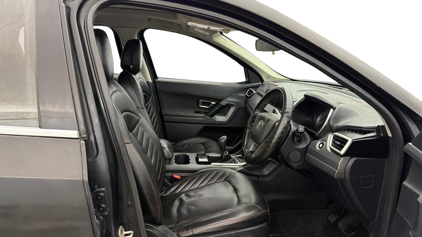2021 Tata Harrier XT PLUS 2.0L KRYOTEC DARK EDITON, Diesel, Manual, 92,452 km, Right Side Front Door Cabin