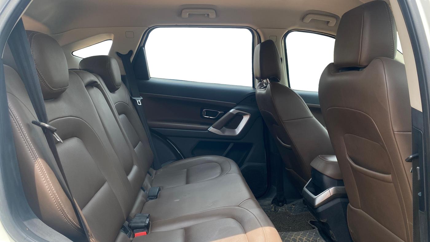 2020 Tata Harrier XZA 2.0L, Diesel, Automatic, 1,34,949 km, Right Side Rear Door Cabin