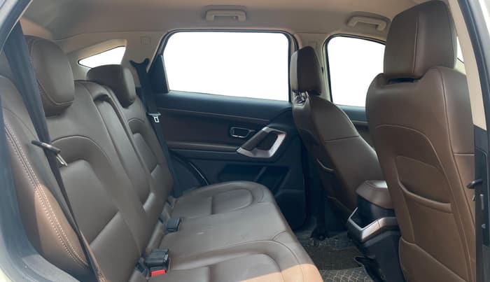 2020 Tata Harrier XZA 2.0L, Diesel, Automatic, 1,34,949 km, Right Side Rear Door Cabin