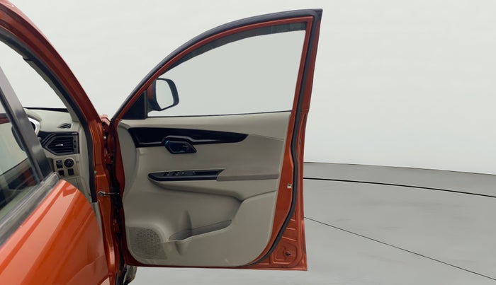 2016 Mahindra Kuv100 K6 6 STR, Petrol, Manual, 27,837 km, RHS Front Door