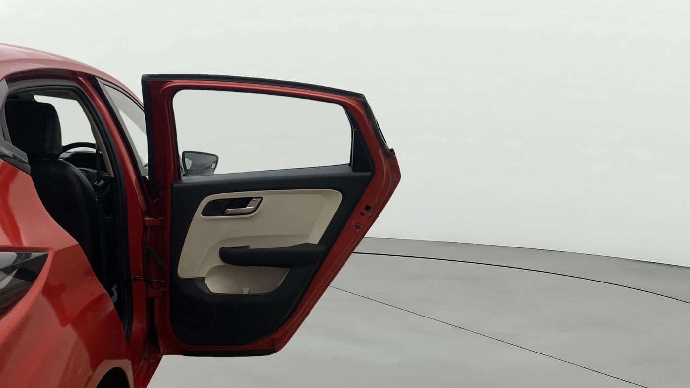 2022 Tata ALTROZ XZA (O), Petrol, Automatic, 23,961 km, RHS Rear Door