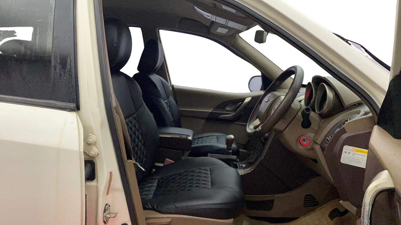 2012 Mahindra XUV500 W8, Diesel, Manual, 1,55,674 km, Right Side Front Door Cabin