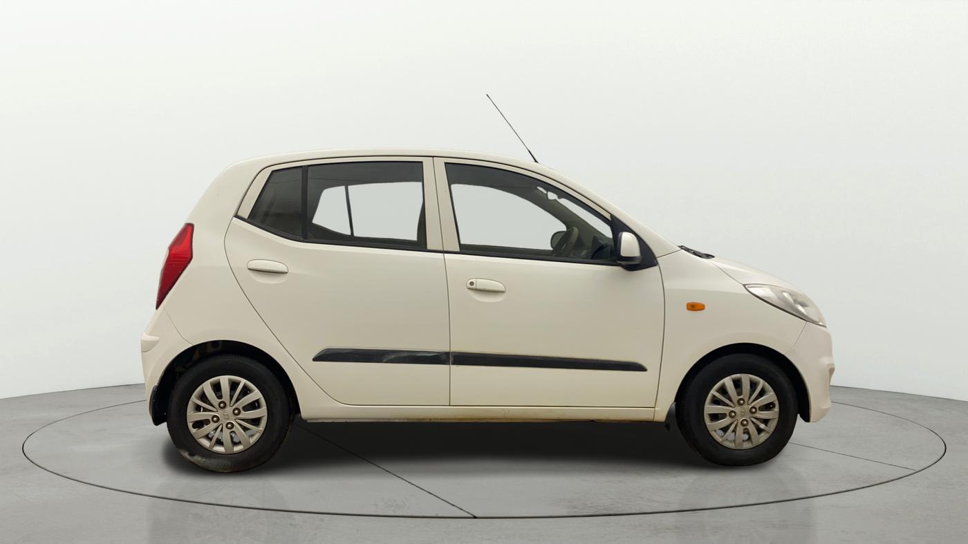 2016 Hyundai i10 SPORTZ 1.1, Petrol, Manual, 32,795 km, Right Side View