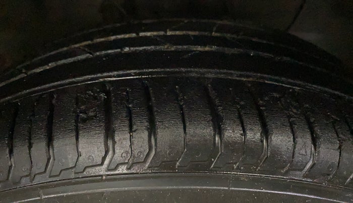 2016 Hyundai Elite i20 ASTA 1.2 (O), Petrol, Manual, 61,432 km, Right Front Tyre Tread