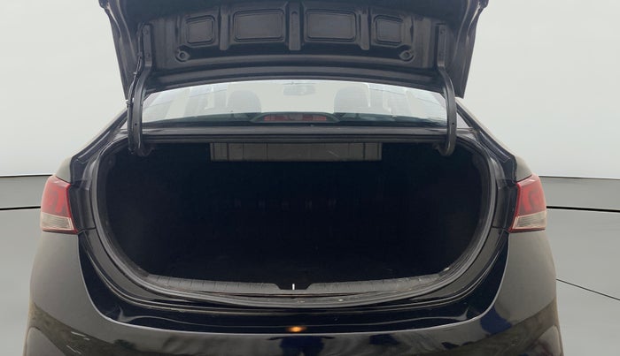 2018 Hyundai Verna 1.6 CRDI SX + AT, Diesel, Automatic, 1,24,498 km, Boot Open Zoomed View