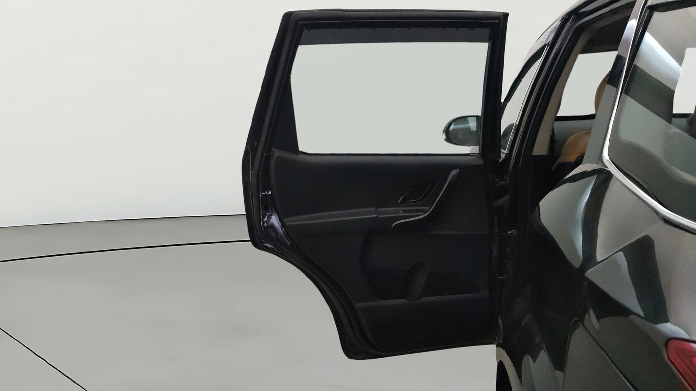2019 Mahindra XUV500 W5, Diesel, Manual, 60,258 km, LHS Rear Door