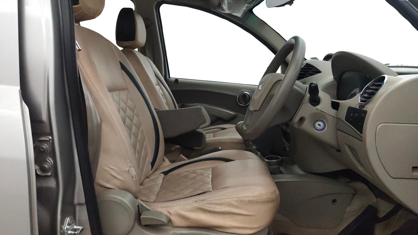 2014 Mahindra Quanto C6, Diesel, Manual, 1,06,601 km, Right Side Front Door Cabin