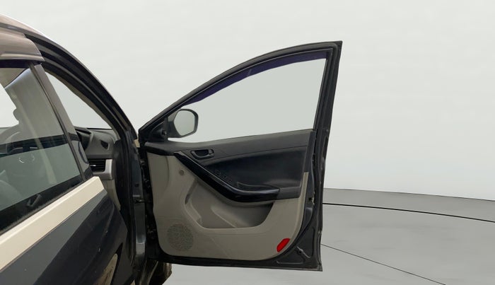 2018 Tata NEXON XM PETROL, CNG, Manual, 70,917 km, RHS Front Door