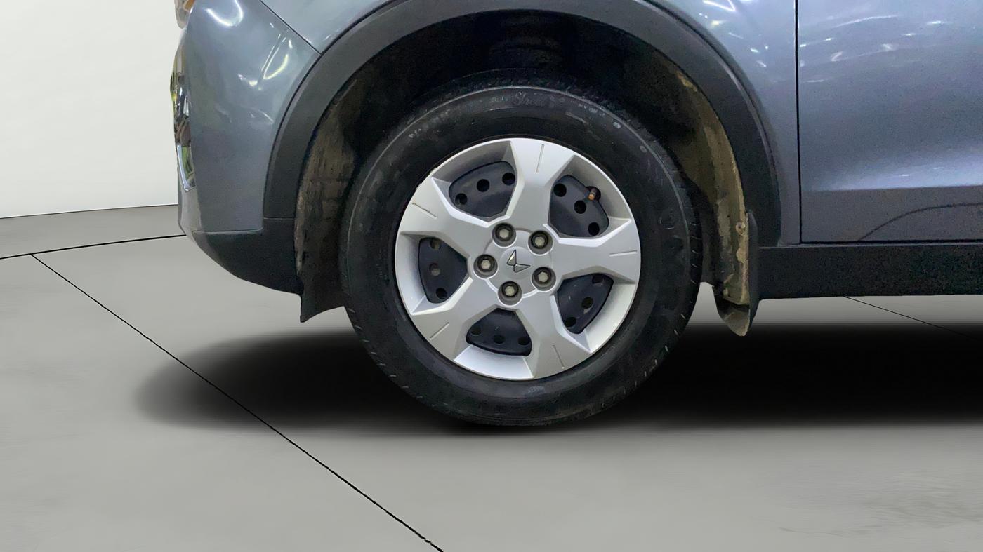 2023 Mahindra XUV300 W6 1.2 PETROL, Petrol, Manual, 41,020 km, Left Front Wheel