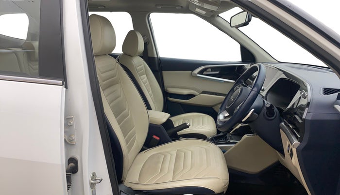 2022 KIA CARENS LUXURY PLUS 1.5 DIESEL AT 7 STR, Diesel, Automatic, 1,22,983 km, Right Side Front Door Cabin