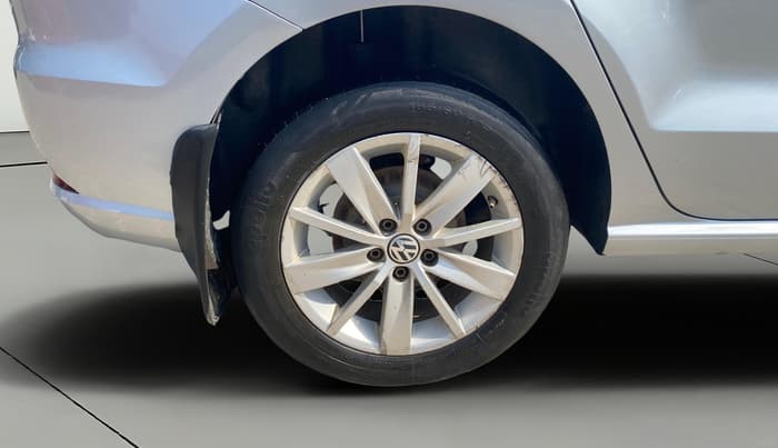 2017 Volkswagen Ameo HIGHLINE PLUS 1.5L AT 16 ALLOY, Diesel, Automatic, 1,06,109 km, Right Rear Wheel