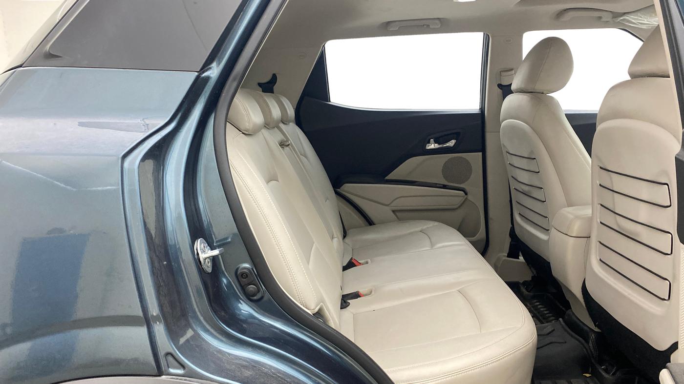 2024 Mahindra XUV300 W8 (O) 1.2 PETROL AMT, Petrol, Automatic, 15,125 km, Right Side Rear Door Cabin