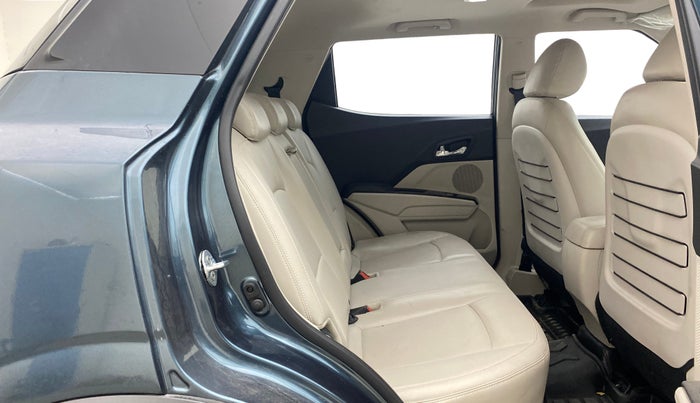 2024 Mahindra XUV300 W8 (O) 1.2 PETROL AMT, Petrol, Automatic, 15,168 km, Right Side Rear Door Cabin