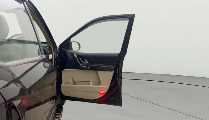 2015 Mahindra XUV500 W10, Diesel, Manual, 77,461 km, RHS Front Door