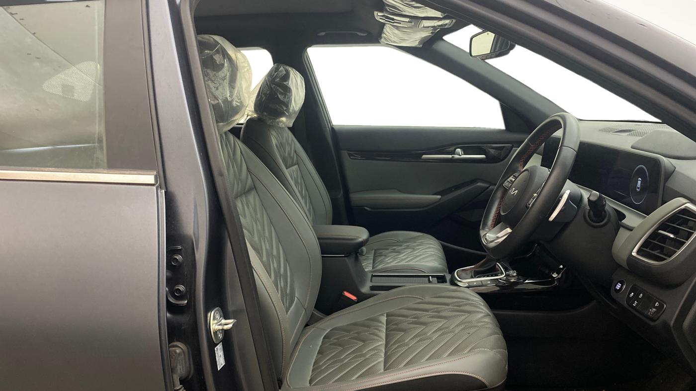 2023 KIA SELTOS  X LINE 1.5 TURBO PETROL DCT, Petrol, Automatic, 13,450 km, Right Side Front Door Cabin
