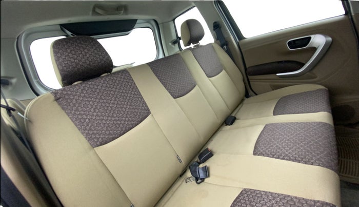 2018 Mahindra TUV300 T8, Diesel, Manual, 49,539 km, Right Side Rear Door Cabin