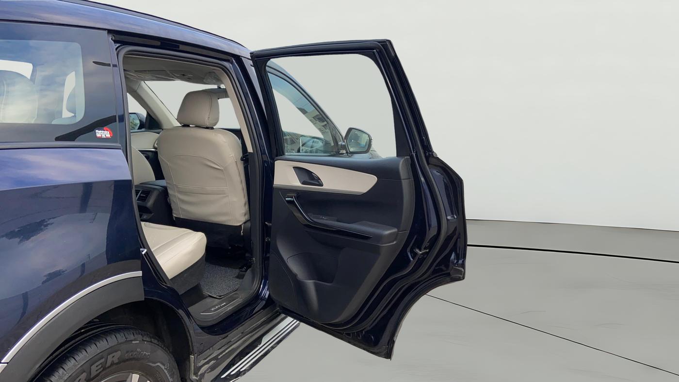 2022 Mahindra XUV700 AX 5 P AT 5 STR, Petrol, Automatic, 20,014 km, RHS Rear Door