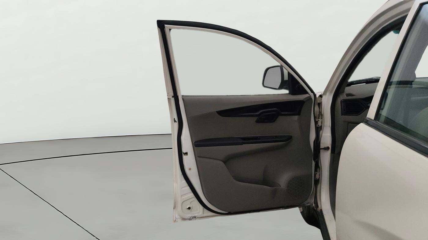 2016 Mahindra Kuv100 K4 5 STR, Petrol, Manual, 44,283 km, LHS Front Door