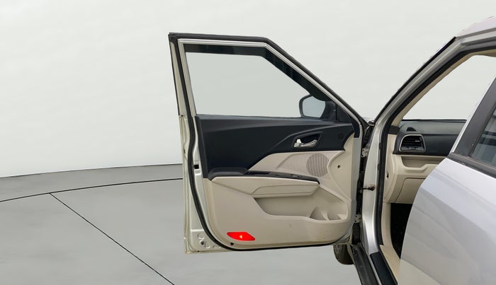 2020 Mahindra XUV300 W8 (O) 1.2 PETROL, Petrol, Manual, 1,03,497 km, LHS Front Door