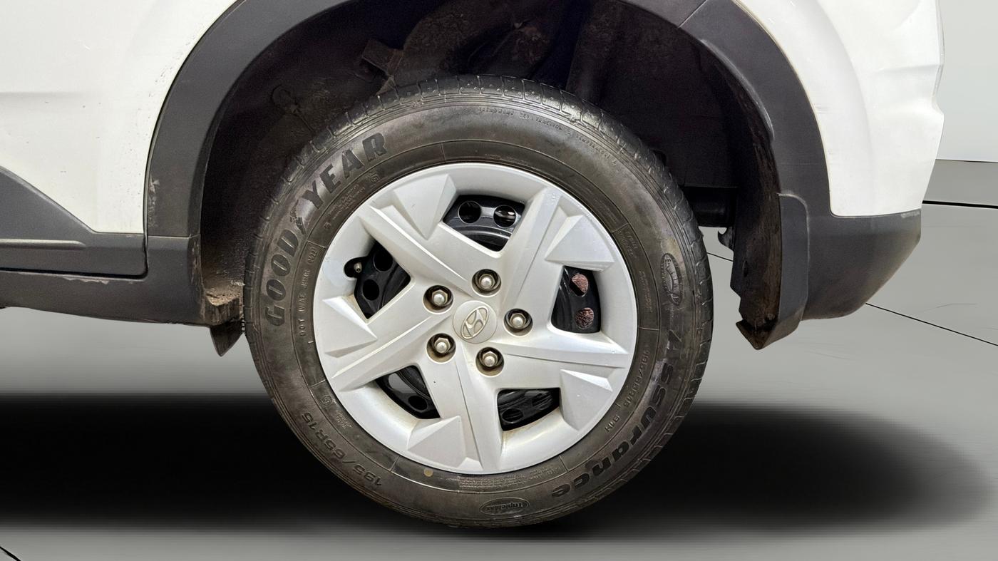 2022 Hyundai VENUE S+ 1.2, Petrol, Manual, 30,871 km, Left Rear Wheel