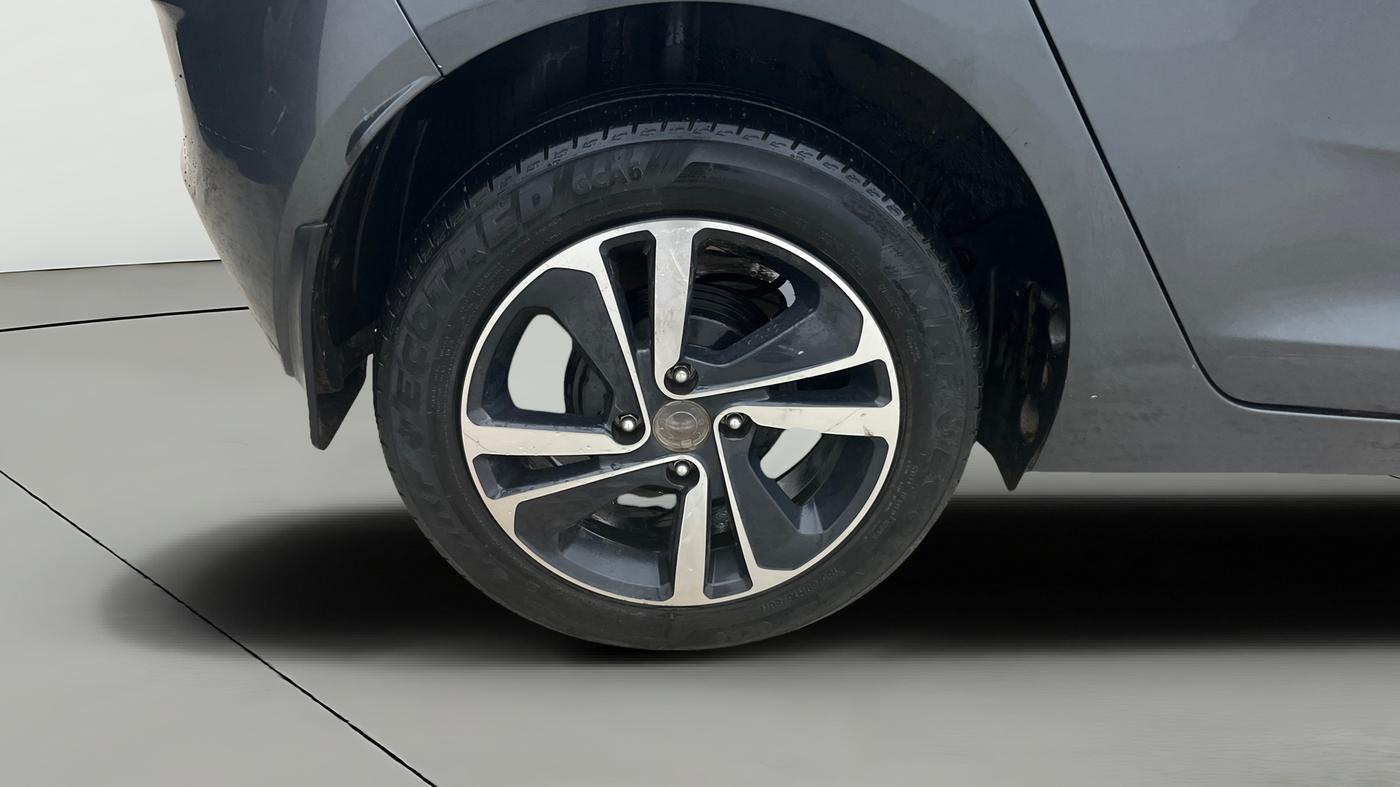 2023 Tata ALTROZ XZA + SUNROOF, Petrol, Automatic, 32,423 km, Right Rear Wheel