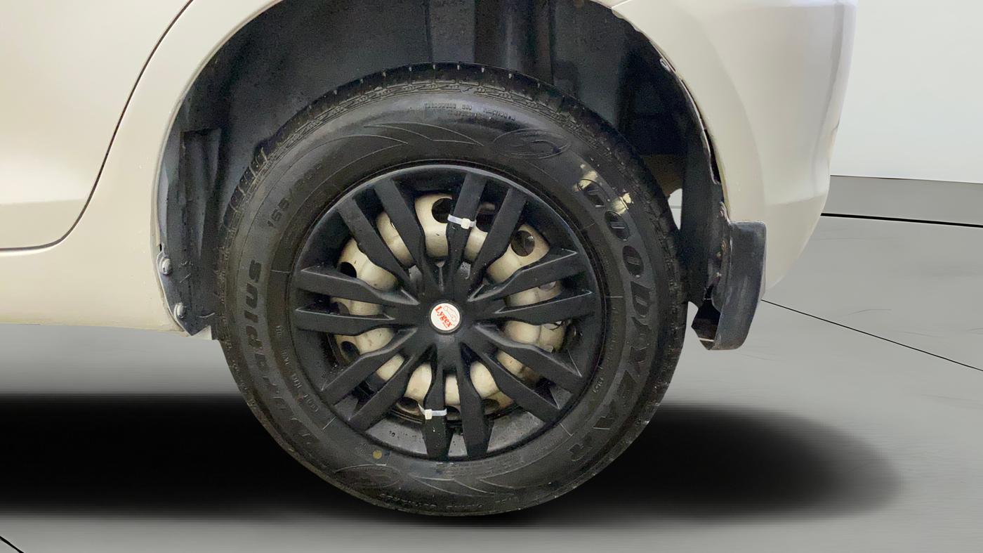 2015 Maruti Swift LXI, Petrol, Manual, 1,08,261 km, Left Rear Wheel