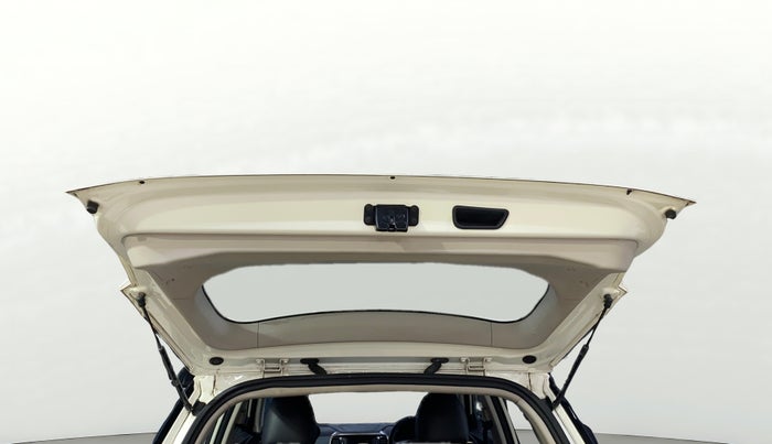 2020 Mahindra XUV300 W8 (O) 1.2 PETROL, Petrol, Manual, 28,357 km, Boot Door Open