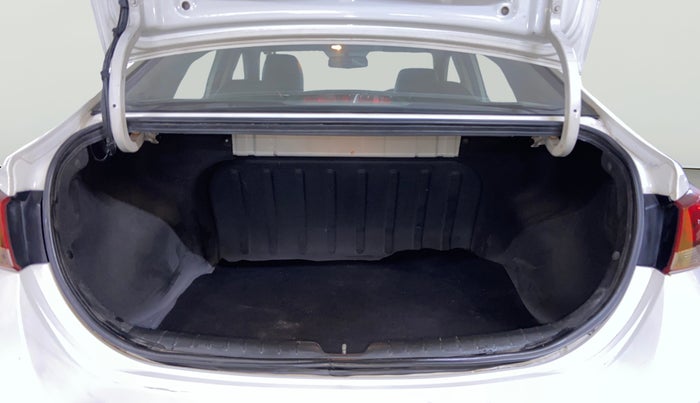 2018 Hyundai Verna 1.6 CRDI SX, Diesel, Manual, 1,20,885 km, Boot Open Zoomed View