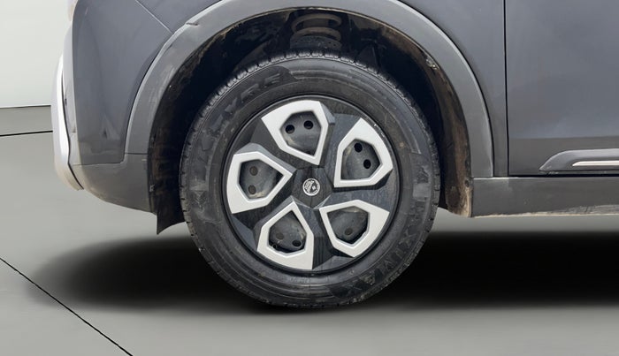 2021 Mahindra XUV300 W6 1.2 PETROL, Petrol, Manual, 1,18,148 km, Left Front Wheel