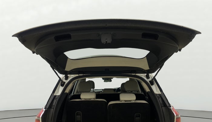 2022 Mahindra XUV700 AX 7 LUXURY D AT 7 STR, Diesel, Automatic, 93,680 km, Boot Door Open