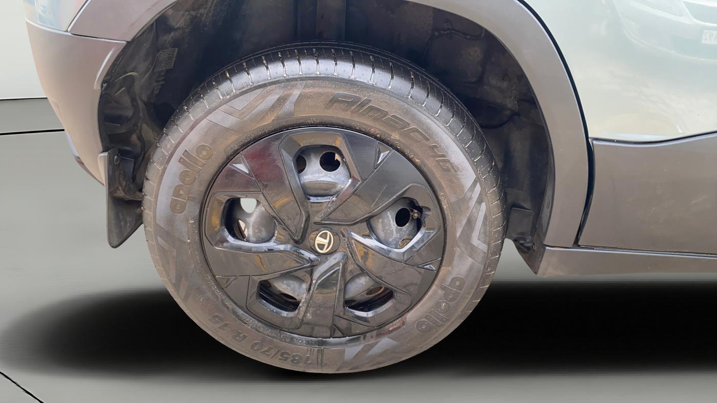 2023 Tata PUNCH ADVENTURE AMT, CNG, Automatic, 26,328 km, Right Rear Wheel