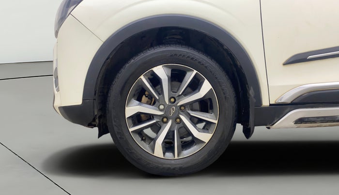 2021 Mahindra XUV300 W8 (O) 1.2 PETROL, Petrol, Manual, 1,22,446 km, Left Front Wheel