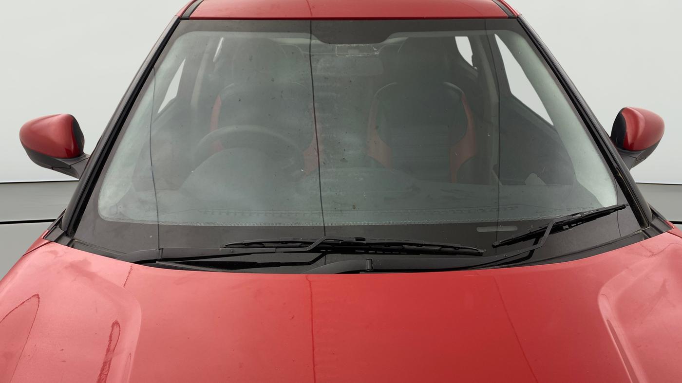 2022 Mahindra XUV300 W6 1.5 Diesel, Diesel, Manual, 50,637 km, Front Windshield