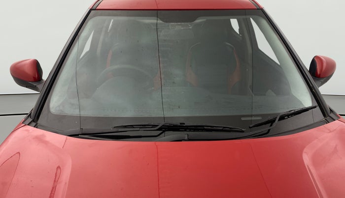 2022 Mahindra XUV300 W6 1.5 Diesel, Diesel, Manual, 50,637 km, Front Windshield