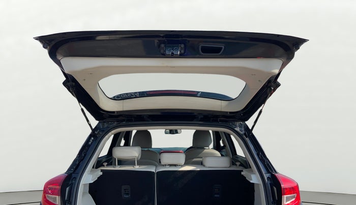 2023 Mahindra XUV300 W8 (O) 1.2 PETROL, Petrol, Manual, 13,938 km, Boot Door Open