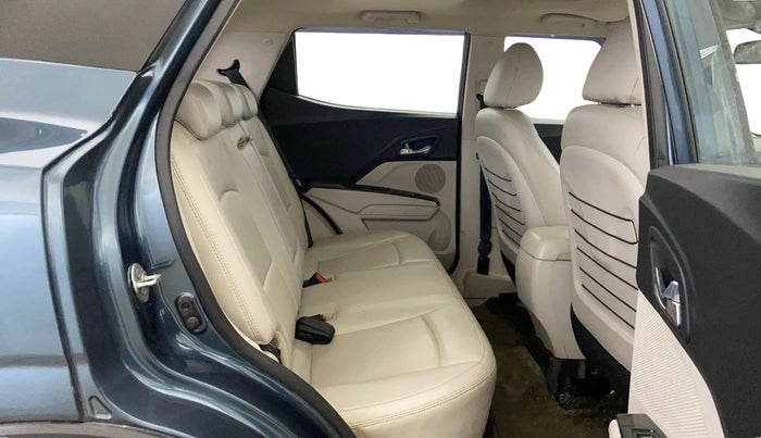 2021 Mahindra XUV300 W8 (O) 1.2 PETROL AMT, Petrol, Automatic, 45,205 km, Right Side Rear Door Cabin