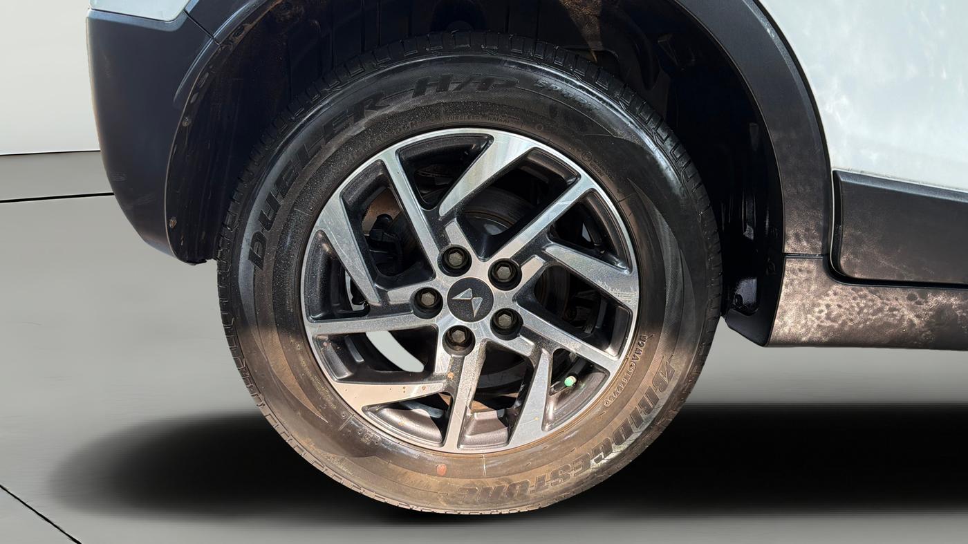 2024 Mahindra XUV300 W8 (O) 1.5 DIESEL, Diesel, Manual, 23,542 km, Right Rear Wheel