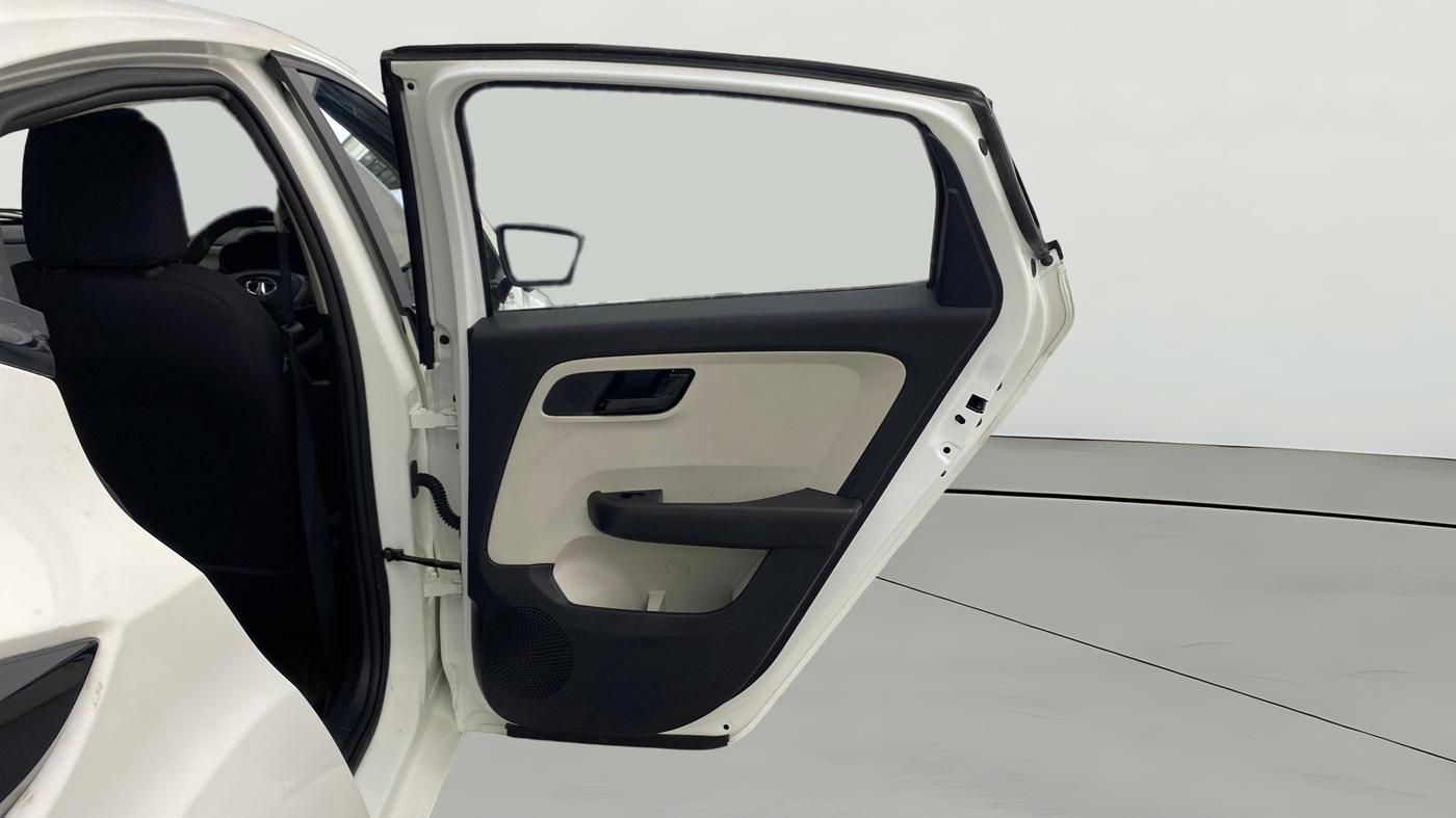 2023 Tata ALTROZ XM PLUS PETROL, Petrol, Manual, 8,809 km, RHS Rear Door