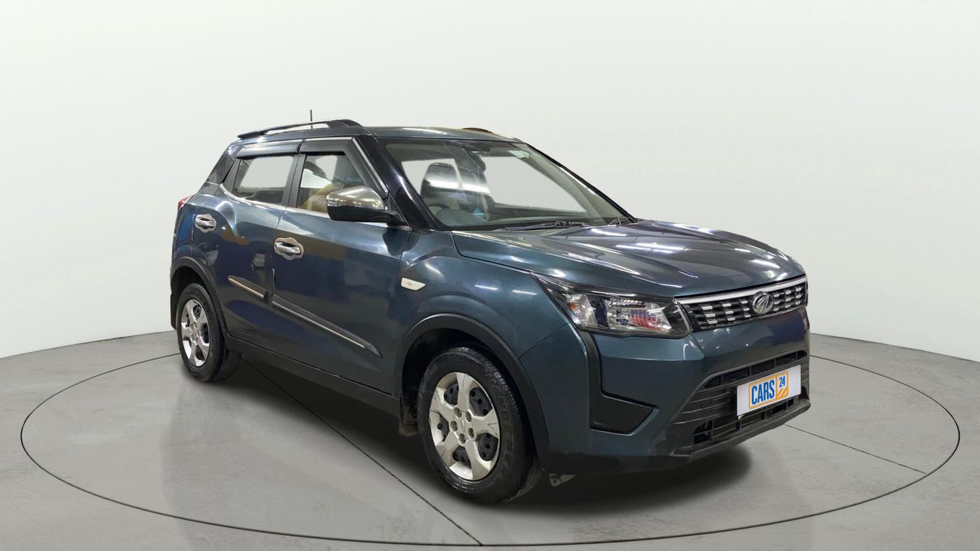 2022 Mahindra XUV300 W6 1.2 PETROL, Petrol, Manual, 39,615 km, Right Front Diagonal
