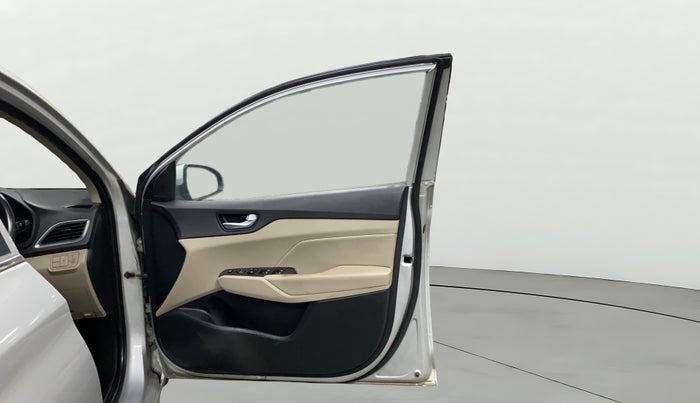 2017 Hyundai Verna 1.6 VTVT SX (O) AT, Petrol, Automatic, 72,278 km, RHS Front Door