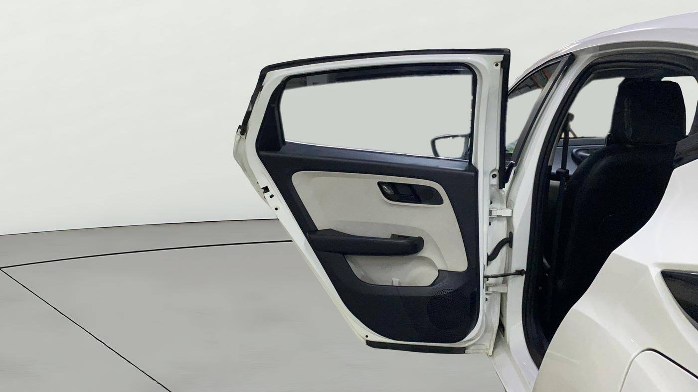 2023 Tata ALTROZ XM PLUS SUNROOF CNG, CNG, Manual, 18,614 km, LHS Rear Door