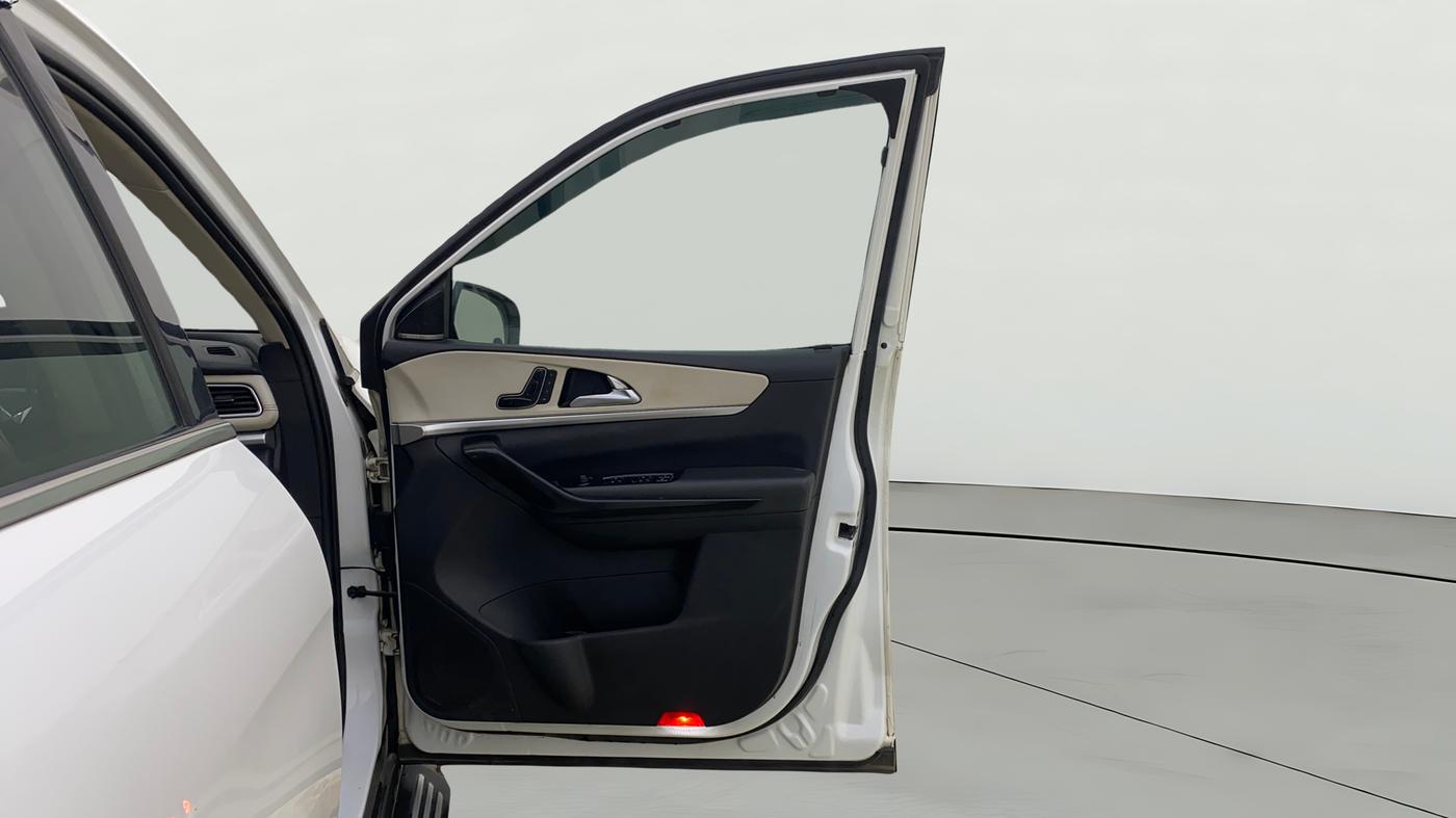 2021 Mahindra XUV700 AX 7 LUXURY D AT 7 STR, Diesel, Automatic, 99,868 km, RHS Front Door