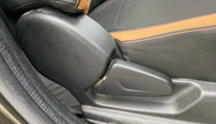 2018 Renault Kwid CLIMBER 1.0, Petrol, Manual, 27,998 km, Driver Side Adjustment Panel