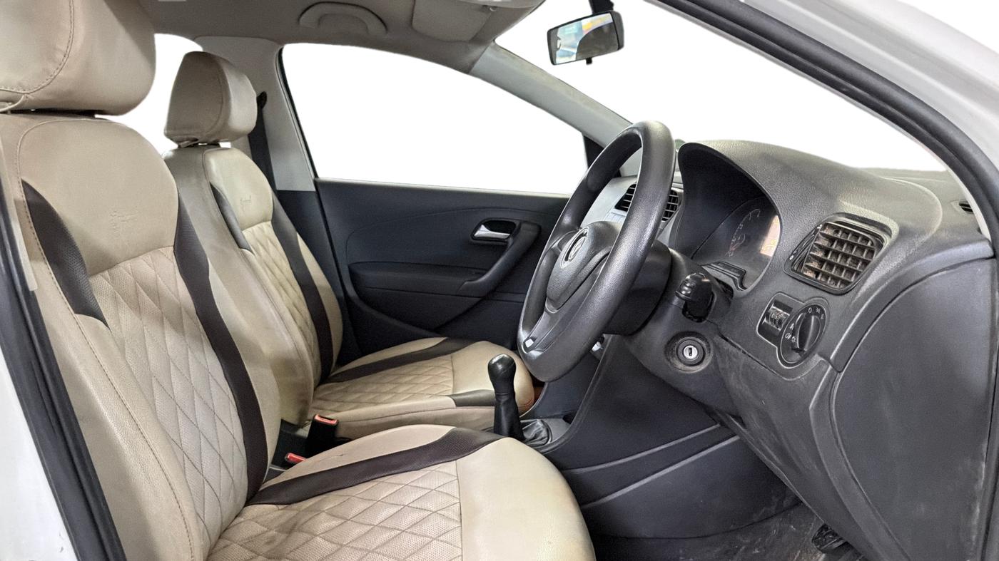 2015 Volkswagen Polo COMFORTLINE 1.2L, Petrol, Manual, 82,772 km, Right Side Front Door Cabin