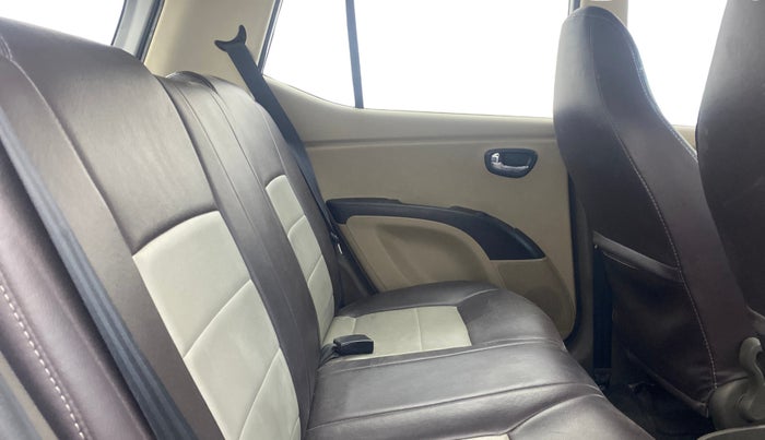 2014 Hyundai i10 SPORTZ 1.1, Petrol, Manual, 64,534 km, Right Side Rear Door Cabin