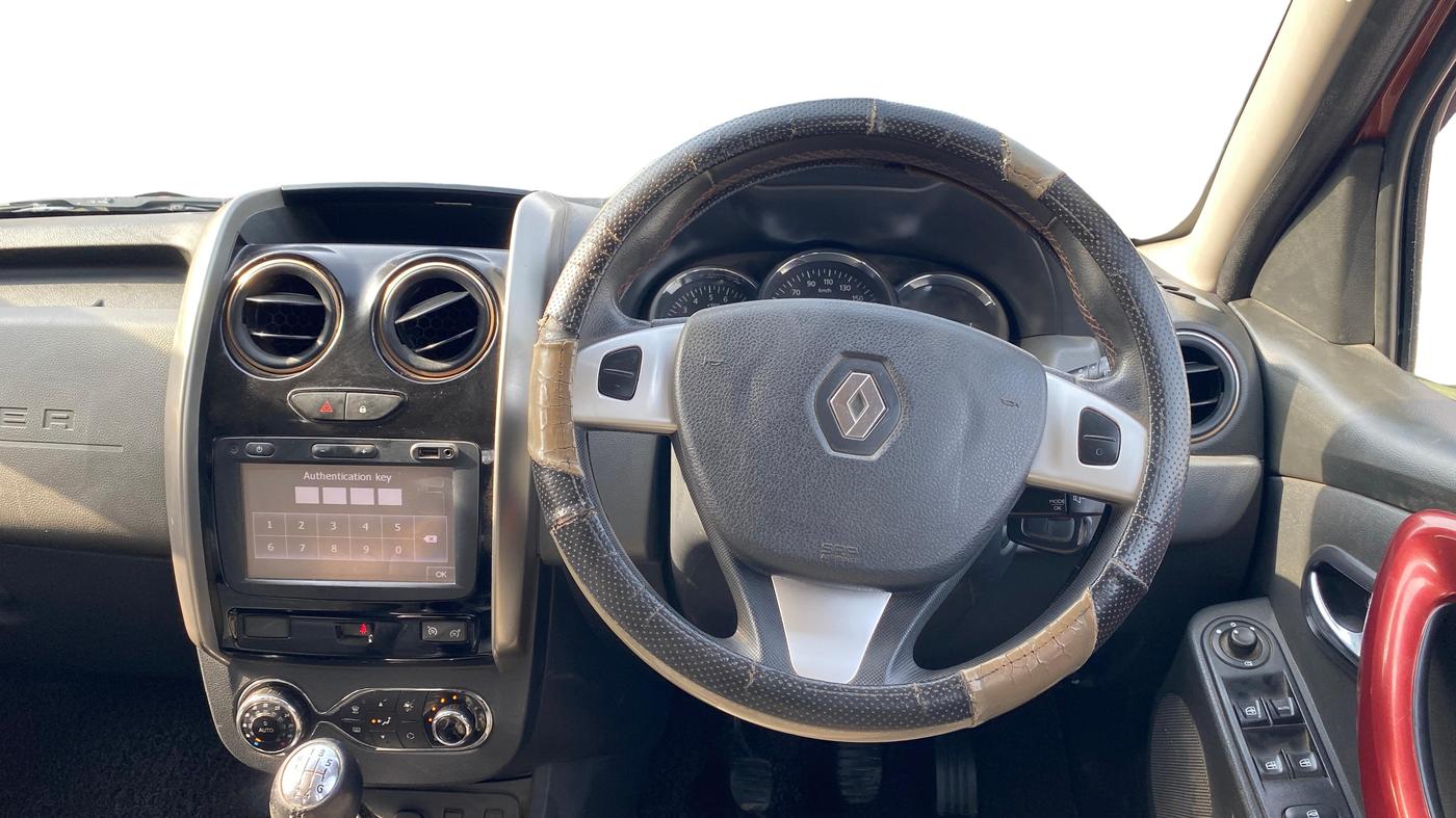 2016 Renault Duster 110 PS RXZ 4X4 MT DIESEL, Diesel, Manual, 1,11,247 km, Steering Wheel Close Up