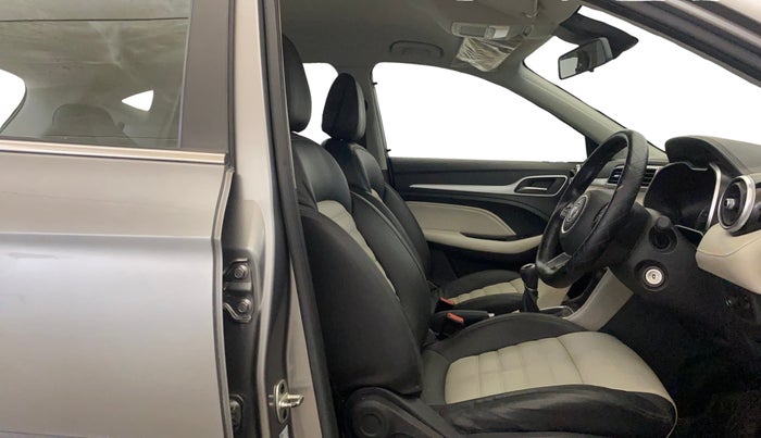 2022 MG ASTOR SUPER 1.5 MT, Petrol, Manual, 54,601 km, Right Side Front Door Cabin